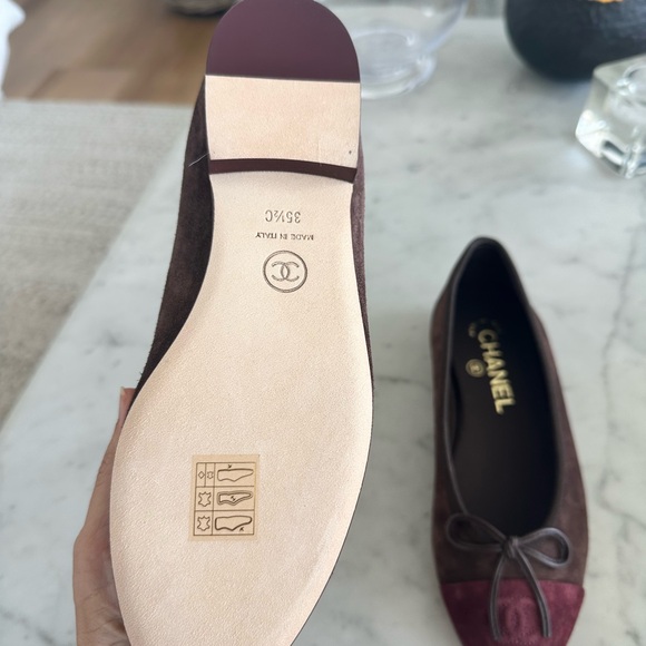 CHANEL Brown and Burgundy Suede Flats - Picture 3 of 6